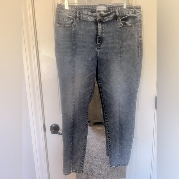 Women’s Plus Size 20 Lane Bryant Faded Wash Mid-Rise Skinny Jeans - Never Worn - Picture 1 of 8